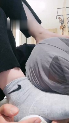 【甜音】捏脚喝水全体重踩脸 bf18138_绳艺库视频下载