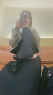 【甜依】骚东西又想主人脚了 bf6348_绳艺库视频下载