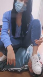 【蕾拉S】又酸又臭的白袜子全身踩踏 bf8445_绳艺库视频下载