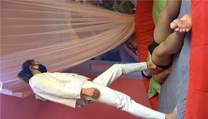 鸽宝S羞辱裸足踩遍全身_绳艺库视频下载