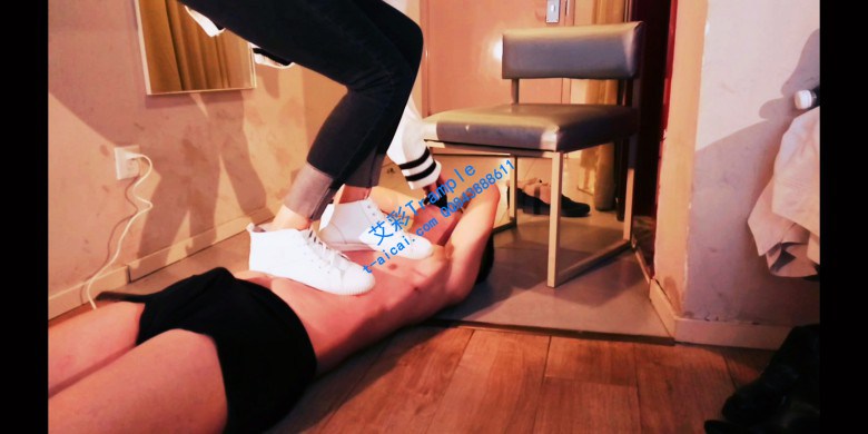 舔泥鞋底 耳光踩踏羞辱高中生(5)_绳艺库视频下载