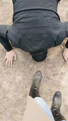 套路直播视频【辣姐】户外清理脏鞋底 bf24960_绳艺库视频下载