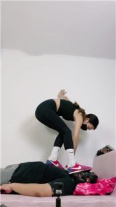 【婧児小主】运动鞋白袜全体重踩 bf17682_绳艺库视频下载