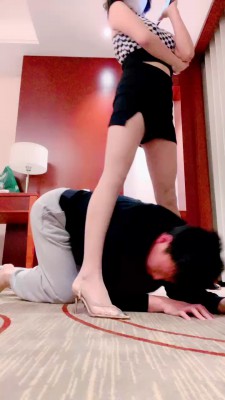 套路直播视频【莫妮卡S】胯下辱/丝袜勒脖窒息/吃口水/碾压狗脸 bf25237_绳艺库视频下载