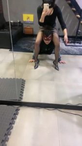 【一纸S】高跟丝袜诱惑踩踏恋足深喉贱狗 bf21202_绳艺库视频下载