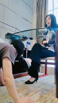 【甜心教主】女高管羞辱废物老公/高跟插嘴/闻舔肉丝 bf26896_绳艺库视频下载