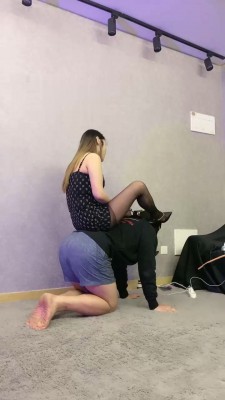 【莴汐】高跟黑丝全体重踩 bf18139_绳艺库视频下载