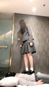 【佳奈】皮鞋白袜/长靴全体重踩踏 bf27616_绳艺库视频下载