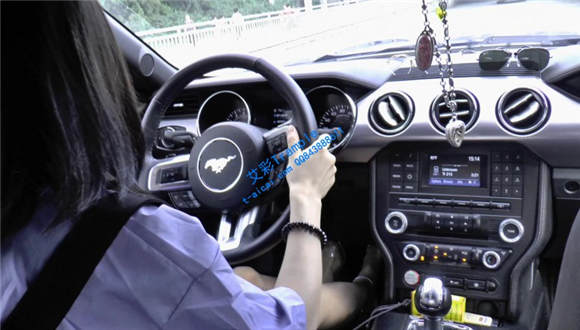 【冰时代】黑冰两双凉鞋肉丝开车踩油门_绳艺库视频下载