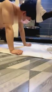 【逗逗】小白鞋黑丝全体重踩踏 bf2862_绳艺库视频下载