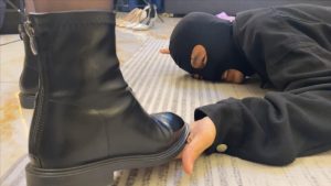 【W.K.T】—妍妍小皮靴踢费贱狗下体 YC-221211-11_绳艺库视频下载