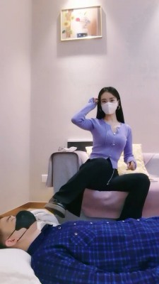 套路直播视频【启蒙老师】白袜裸足全体重踩踏 bf24670_绳艺库视频下载