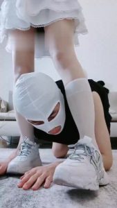 【一茶】小白鞋白丝脚下奴才 bf19349_绳艺库视频下载