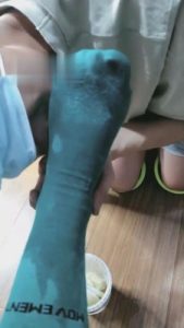 【妖精】踩踏/舔鞋/喝洗袜子水 bf869_绳艺库视频下载