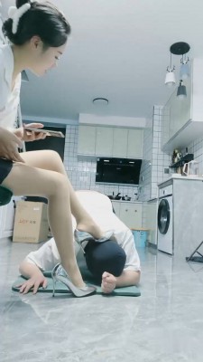 【小小小魔女】空姐虐废刁蛮乘客 bf22257_绳艺库视频下载