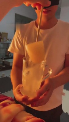 【鸾月小主】圈养奴第十一天-圣水冰棒 bf10757_绳艺库视频下载