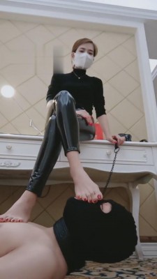 【多多】想舔?跪下来求呀 bf4320_绳艺库视频下载