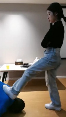 套路直播视频【海绵大大】入圈首调-小白鞋踩踏/赏赐圣水 bf23863_绳艺库视频下载