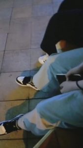 【梵高】真实-成功3个路人踩踏闻鞋 bf11225_绳艺库视频下载