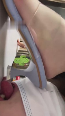 【木秋】短高跟踩废狗舌头 bf13780_绳艺库视频下载