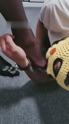 【清见】跪下对着老婆的黑丝脚犯贱 bf9780_绳艺库视频下载