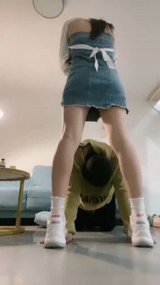 【晨颜】御姐运动鞋白袜辱狗 bf20117_绳艺库视频下载