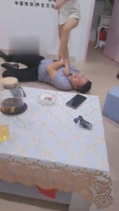 【滔滔】鞋店女老板踹狗发泄 bf2216_绳艺库视频下载