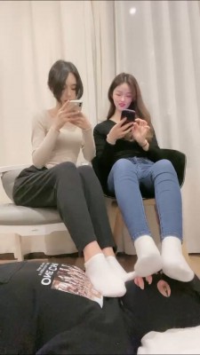 套路直播视频【虞姬S】带素人姐妹运动鞋白袜玩狗【完整版】 bf25450_绳艺库视频下载