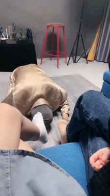 【ccyouer】带素人闺蜜调贱狗 bf19981_绳艺库视频下载