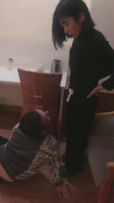 【新疆主人】跪在混血儿S脚下犯贱 bf8008_绳艺库视频下载