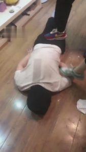 【训狗王】4s咀嚼食物赏赐贱狗 bf10493_绳艺库视频下载