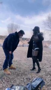 套路直播视频【薇娅】精彩-长靴双S户外遛狗/长靴提档/转胯 bf23753_绳艺库视频下载