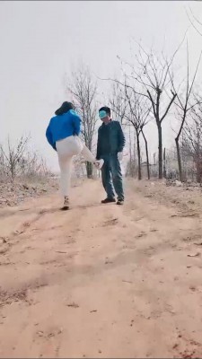 套路直播视频【高冷女帝】户外爆踹跟踪狂 bf25257_绳艺库视频下载