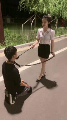 【妍主大大】户外马路遛狗调教【完整版】 bf16580_绳艺库视频下载