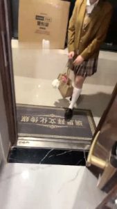 【狗哥】开发大三萝莉做S-舔白丝皮鞋/脚踩头 bf28477_绳艺库视频下载