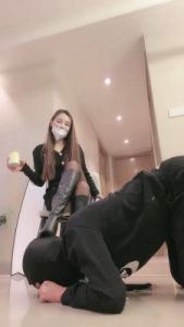 套路直播视频【cici】车模黑丝长腿-圈养犬喂食实录 bf26715_绳艺库视频下载