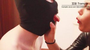 明妃女王脏鞋口水调教2_绳艺库视频下载