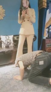 【冷心】坐脸/舔裸足/鞭打/滴蜡 bf8781_绳艺库视频下载