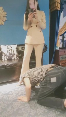 【冷心】坐脸/舔裸足/鞭打/滴蜡 bf8781_绳艺库视频下载