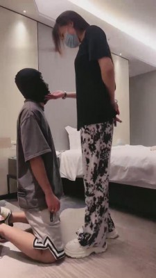 【丹祖宗】女神小白鞋船袜羞辱奶狗 bf13285_绳艺库视频下载