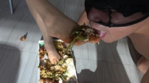 丝足喂食，圣水泡饭_绳艺库视频下载