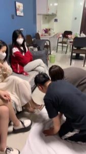 【精神小妹】多学生主首调情侣奴-闻舔原味鞋袜脚/耳光/奴下奴 bf27273_绳艺库视频下载