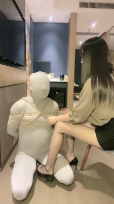 【苏曼】御姐五花大绑虐贱狗 bf20417_绳艺库视频下载