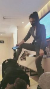 【小蚂蚁女王】职业装-白领驯化员工做人形犬-下贱狗奴 bf7082_绳艺库视频下载