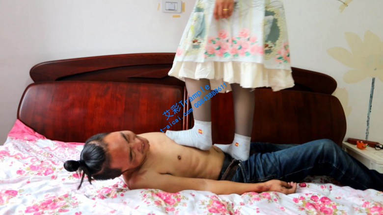 【冰时代奕潇】原味棉袜强迫窒息强行踩踏_绳艺库视频下载