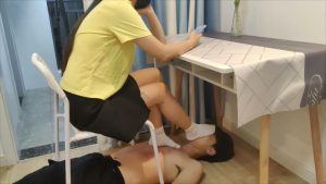 【初晨s】帆布鞋全体重踩踏奖励闻脚 YC-220731-2_绳艺库视频下载