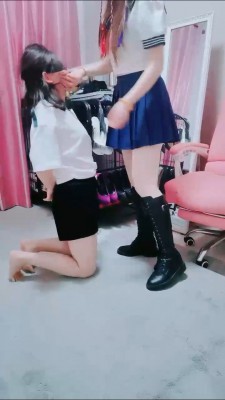 【梦幻大大】母畜-长靴原味丝袜脚羞辱/转胯遛狗/鞭打耳光 bf27031_绳艺库视频下载