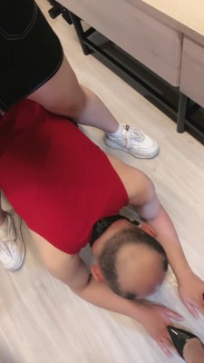 【羽珊】双S-脏小白鞋白袜+高跟裸足舔/转胯遛狗【双视角版】 bf27167_绳艺库视频下载