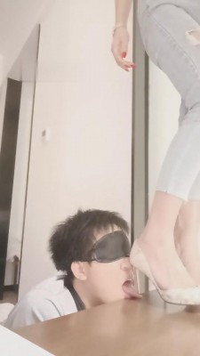 【多多】高跟/运动鞋碾压虐狗舌头 bf8321_绳艺库视频下载