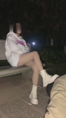 【甜甜】户外花园遛狗（路人艺术） bf7176_绳艺库视频下载